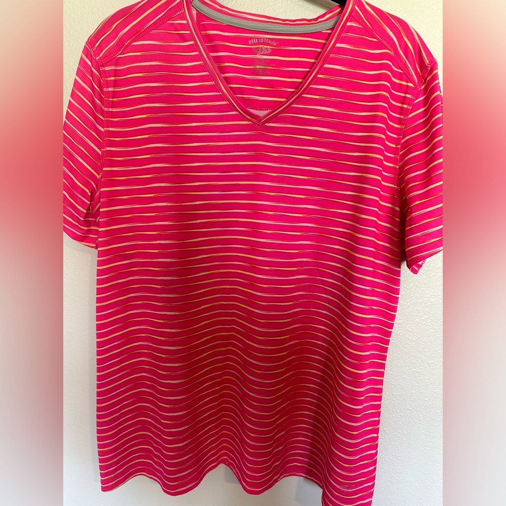 Women’s reel legends v neck